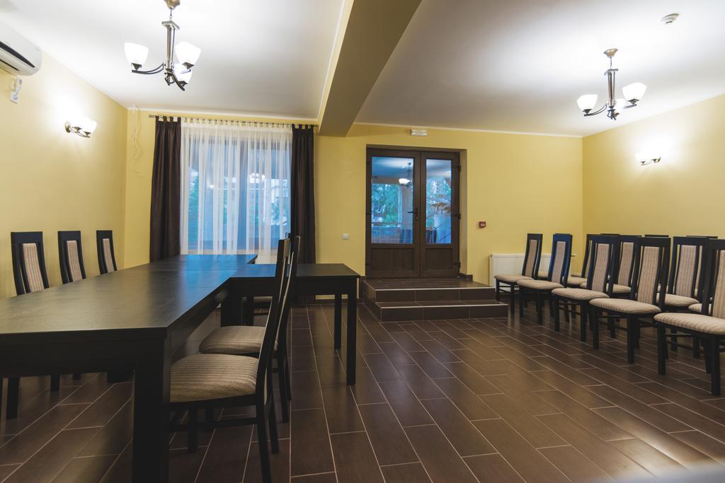 Vila Aris Яш Екстериор снимка