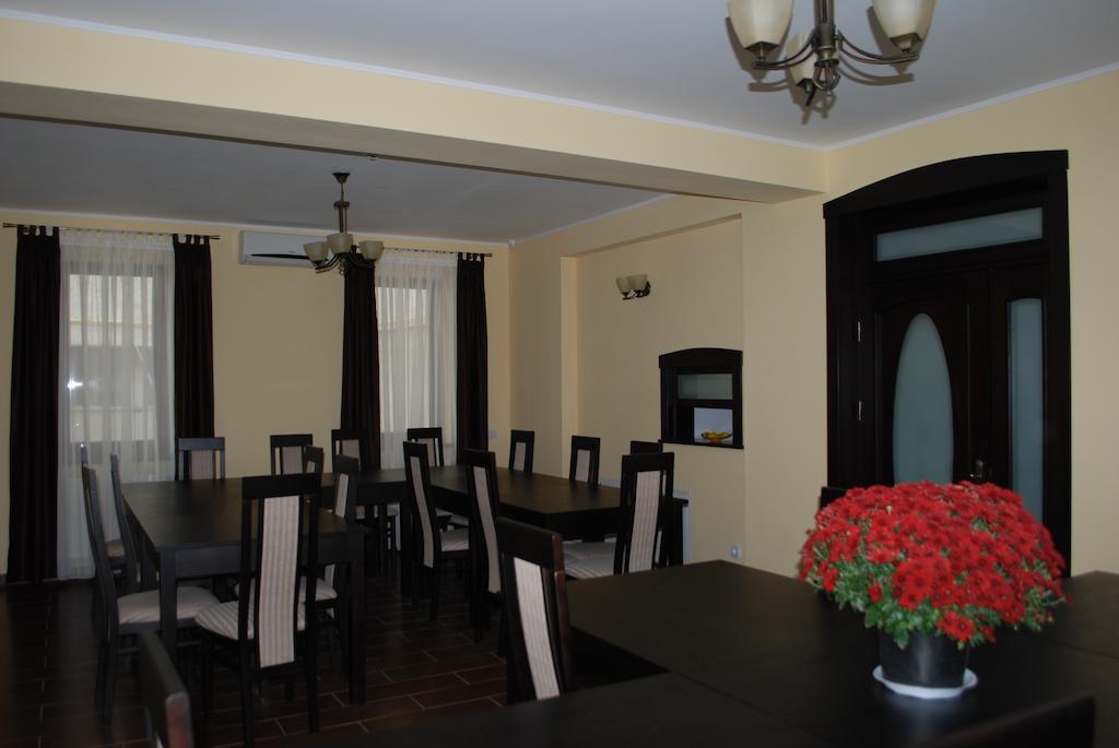 Vila Aris Яш Екстериор снимка